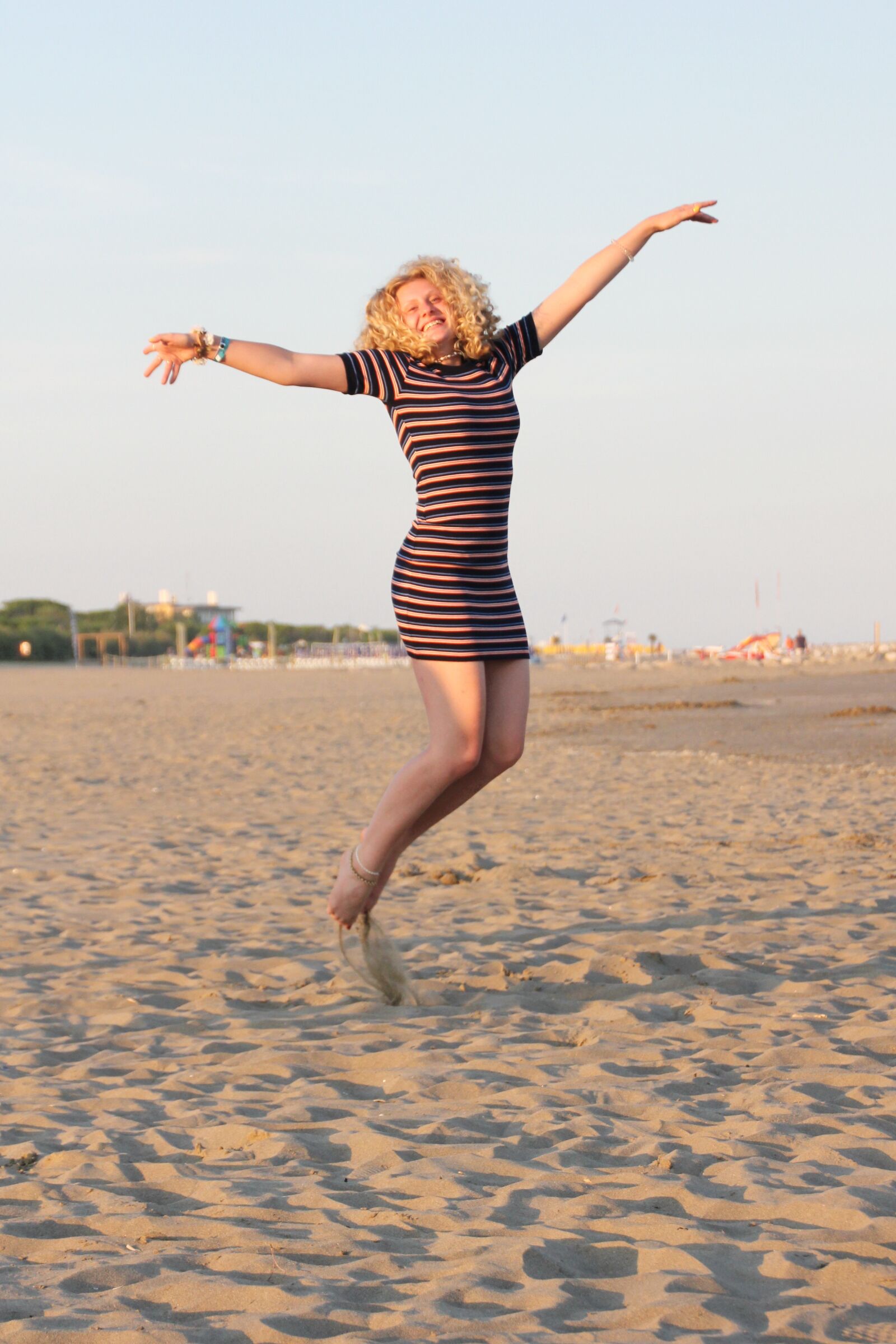 Canon EOS 550D (EOS Rebel T2i / EOS Kiss X4) sample photo. Beach, girl, woman photography