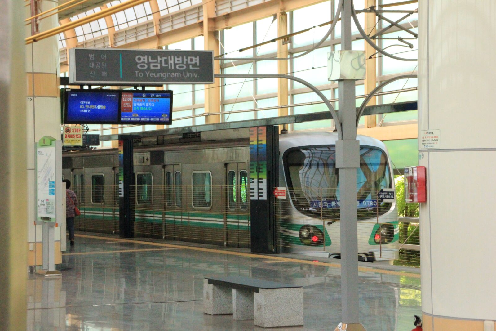 Canon EOS 600D (Rebel EOS T3i / EOS Kiss X5) sample photo. Train, korea, railway photography