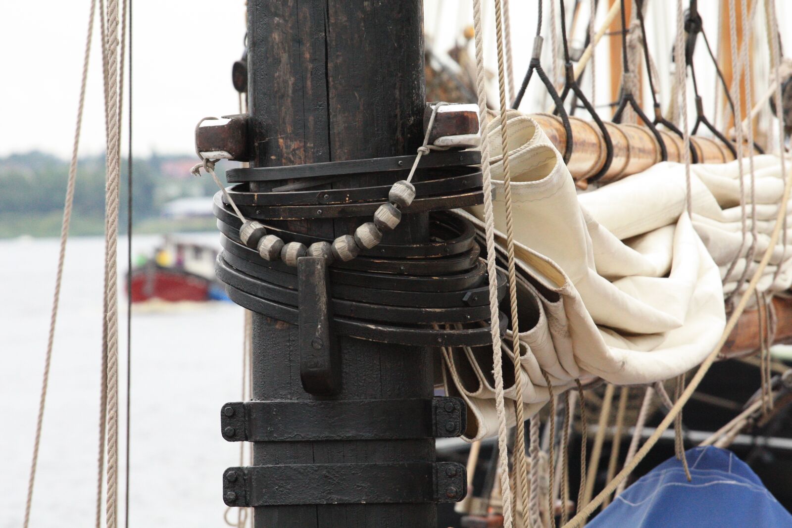 Canon EOS 450D (EOS Rebel XSi / EOS Kiss X2) sample photo. Seafaring, sailing boat, rigging photography