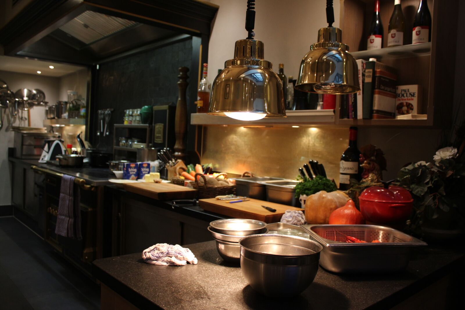Canon EF-S 18-55mm F3.5-5.6 IS sample photo. Cook, kitchen, restaurant photography