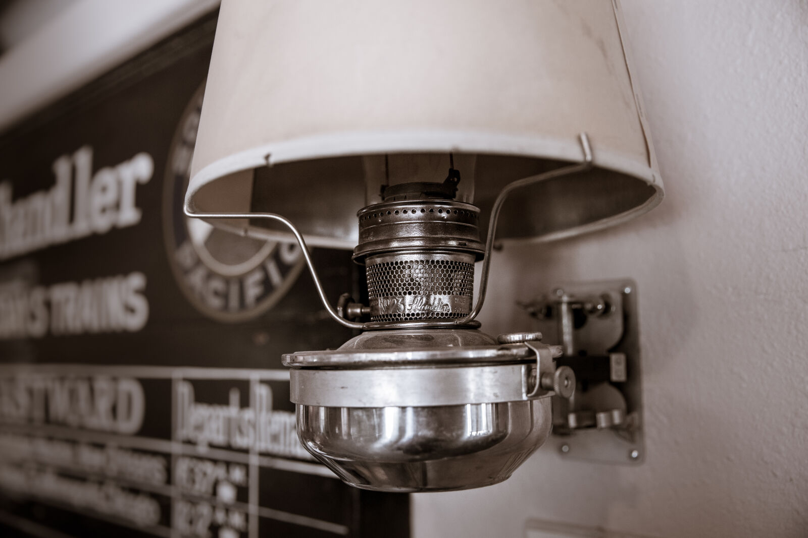 Canon EOS 5D Mark III sample photo. Equipment, lamp, train, train photography