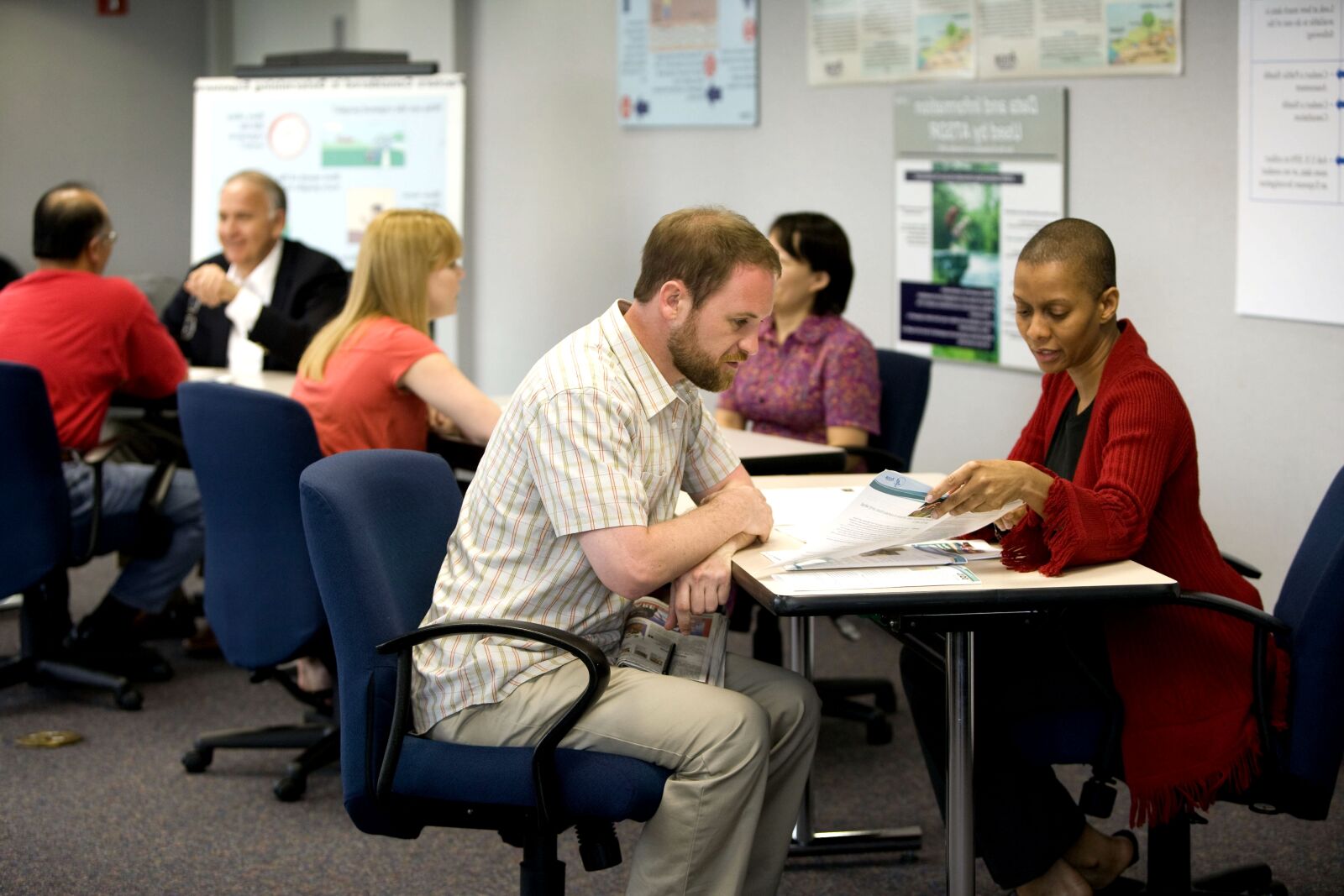 Canon EOS-1Ds Mark II sample photo. Six, people, work, office photography