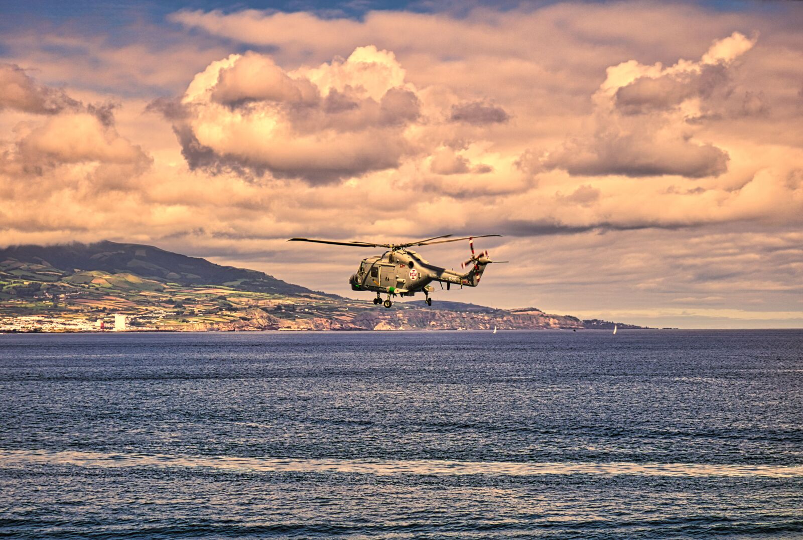 Canon EOS 750D (EOS Rebel T6i / EOS Kiss X8i) sample photo. Transport, landscape, helicopter photography
