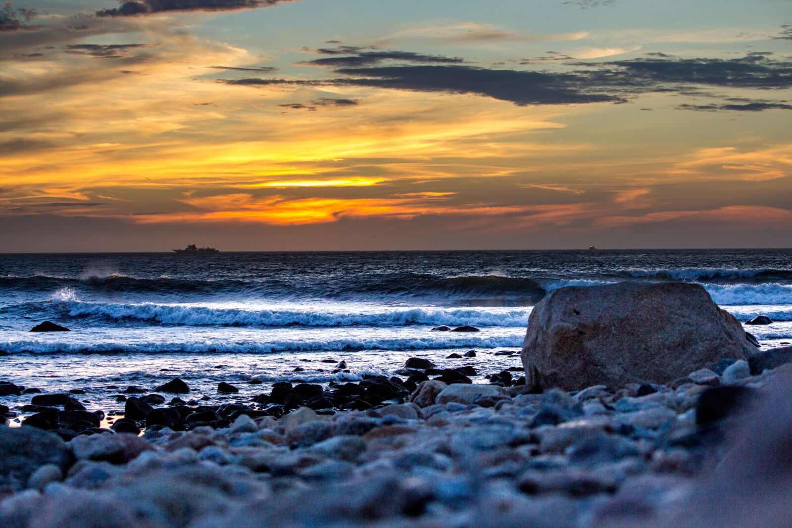 Canon EOS 600D (Rebel EOS T3i / EOS Kiss X5) sample photo. Sea, dawn, sky, sunset photography