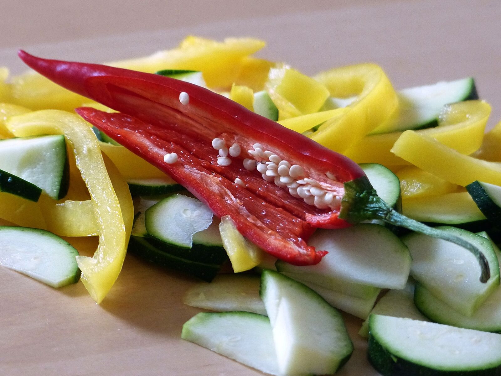 Panasonic Lumix DMC-FZ200 sample photo. Food, eat, vegetables photography