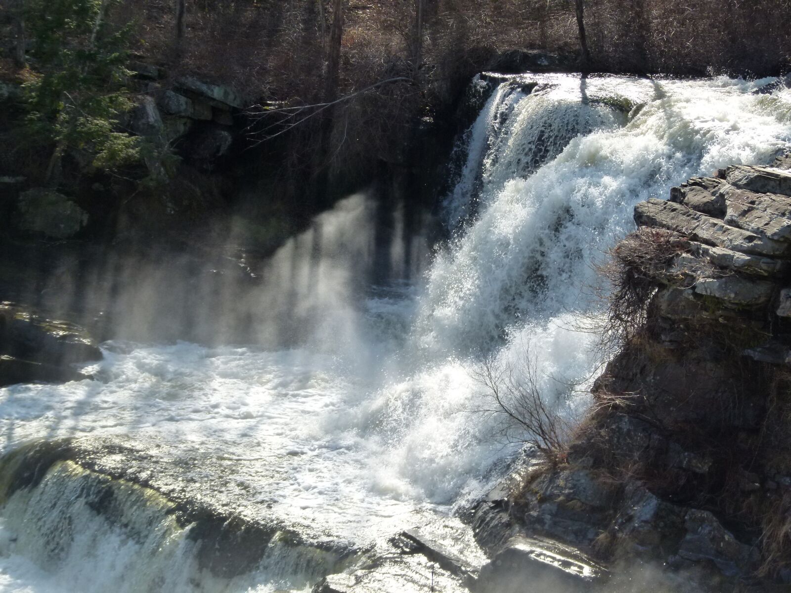 Panasonic Lumix DMC-FZ100 sample photo. Waterfall, sunbeams, water photography