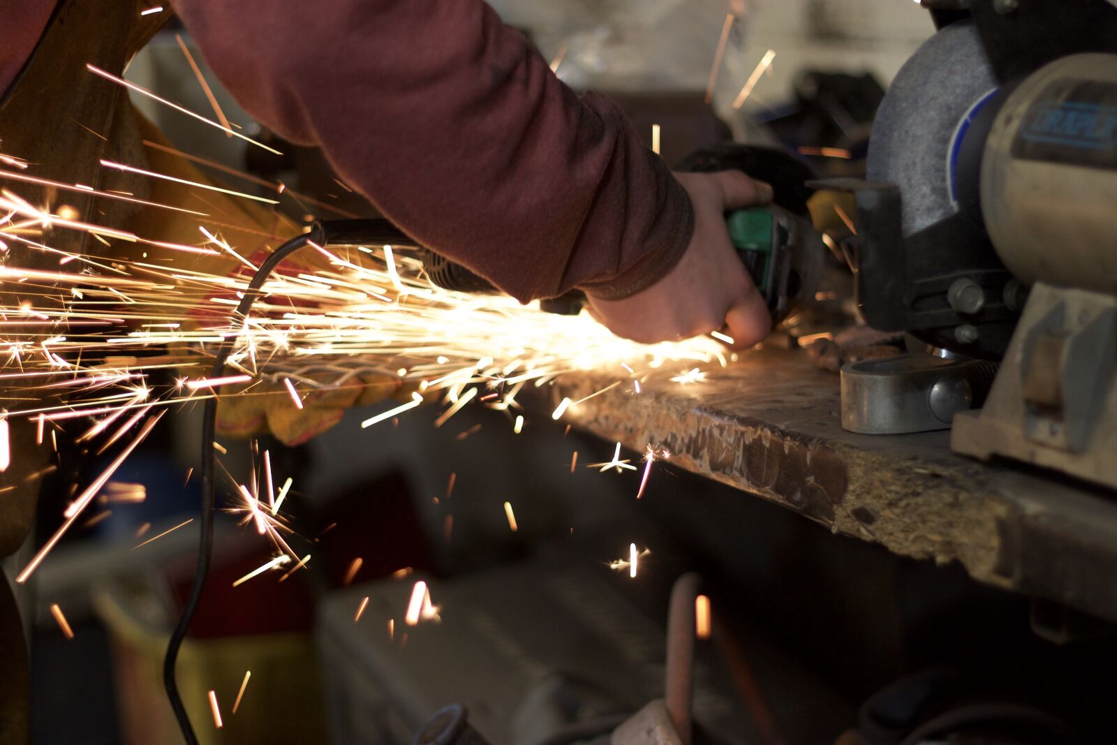 Canon EOS 500D (EOS Rebel T1i / EOS Kiss X3) sample photo. Sparks, grind, metal photography