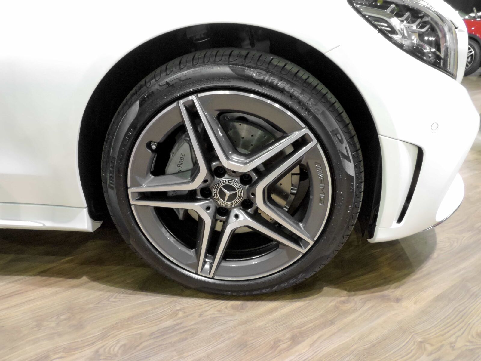Nikon Coolpix P520 sample photo. Automobile, garage, white, vehicle photography