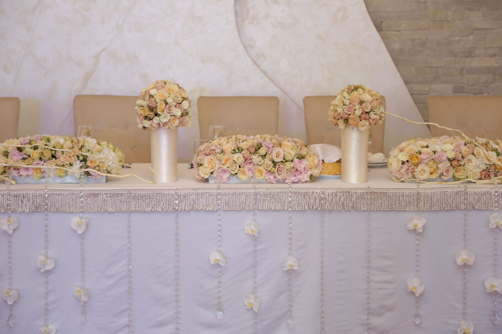 Canon EF 24-105mm F4L IS USM sample photo. Wedding bouquet, wedding, tablecloth photography