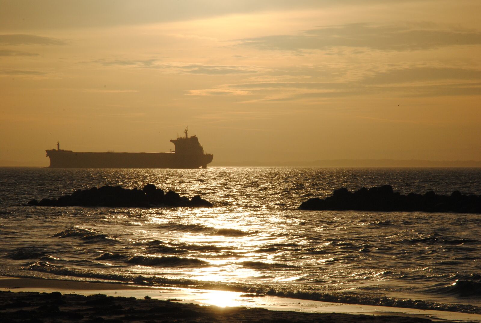 Nikon D3000 sample photo. Boat, backlight, coastal photography