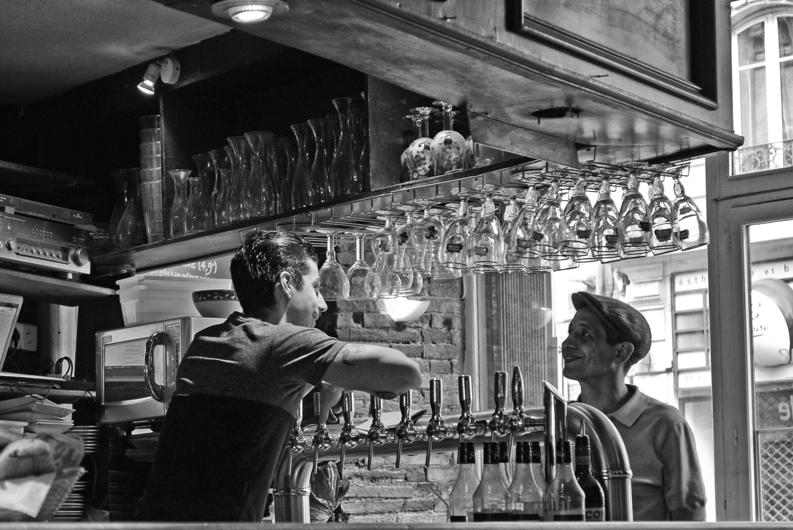 Nikon D3200 sample photo. Bar, toulouse, bartender photography
