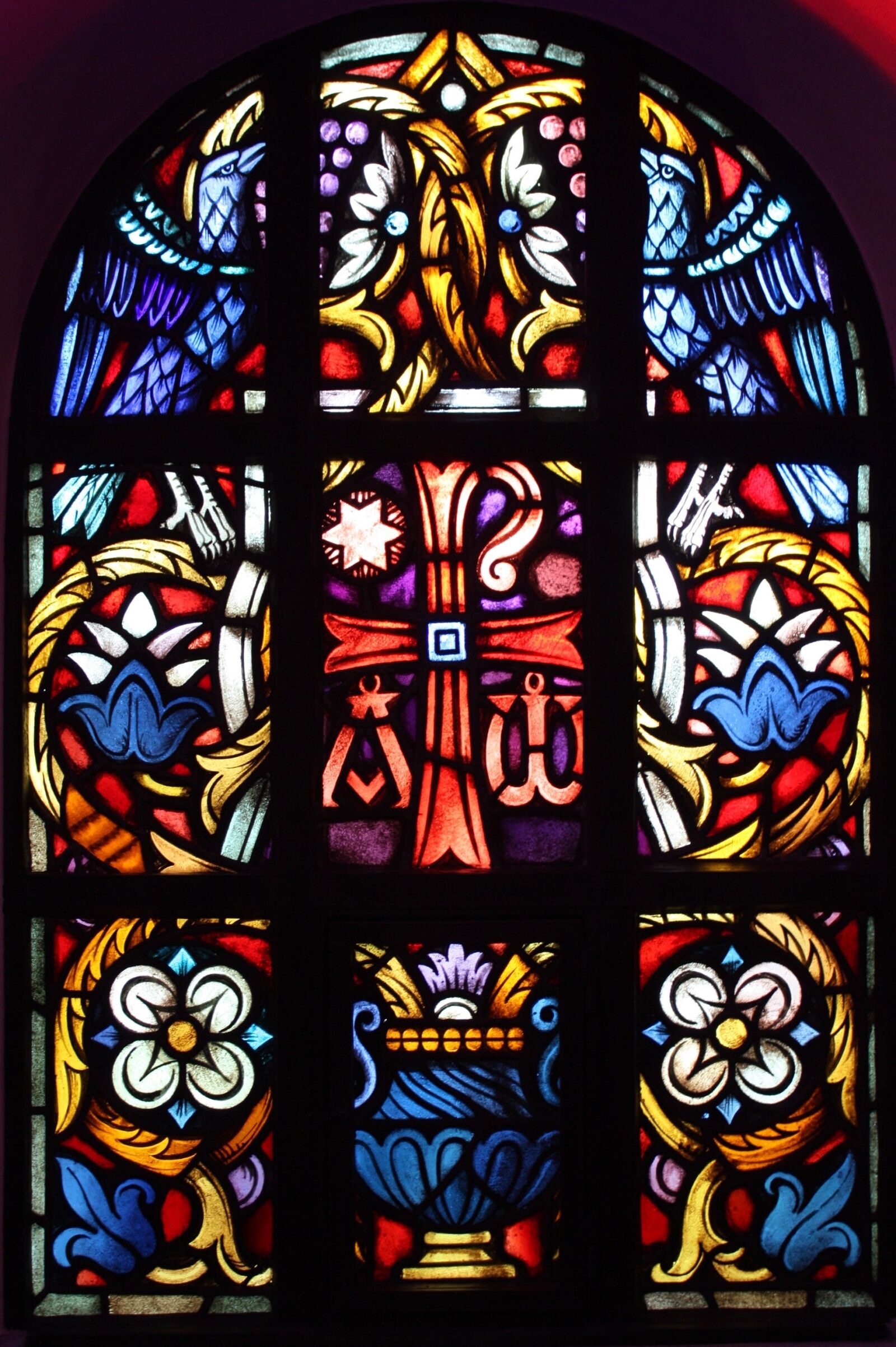Canon EOS 450D (EOS Rebel XSi / EOS Kiss X2) sample photo. Cross, church window, jesus photography