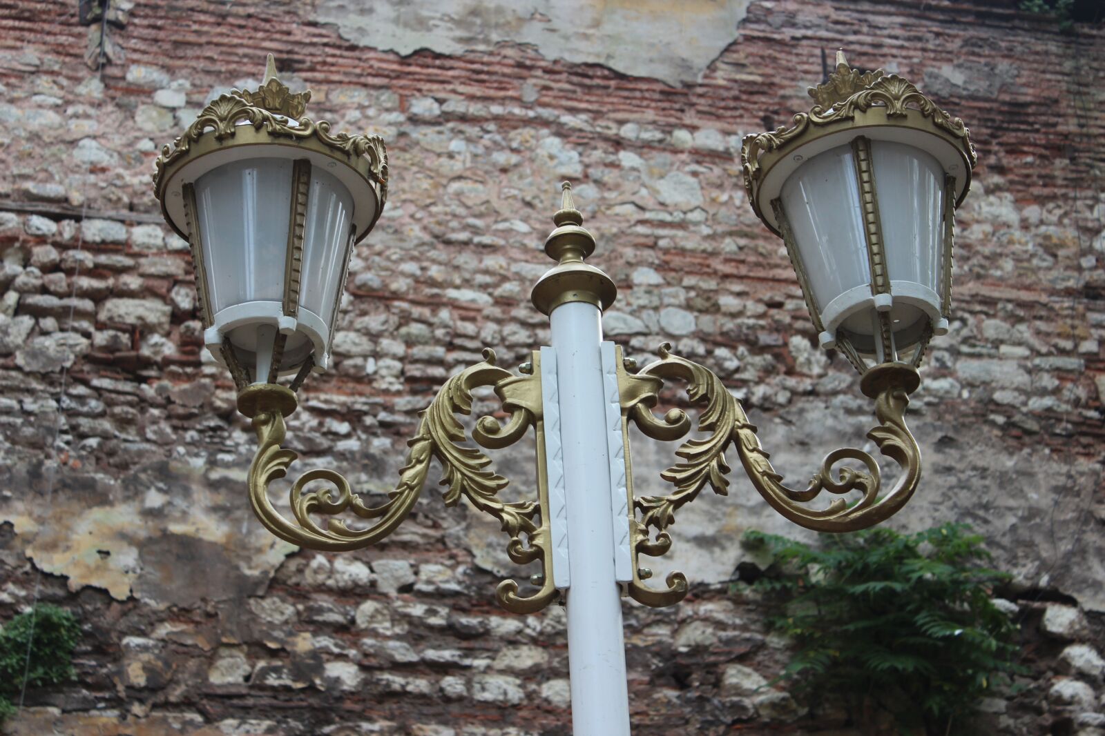 Canon EOS 600D (Rebel EOS T3i / EOS Kiss X5) sample photo. Lamp, nostalgia, history photography