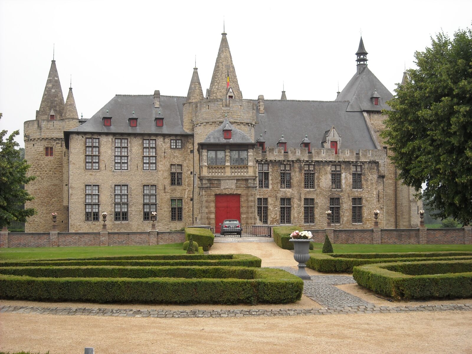 Nikon Coolpix L18 sample photo. Belgium, laarne, castle photography