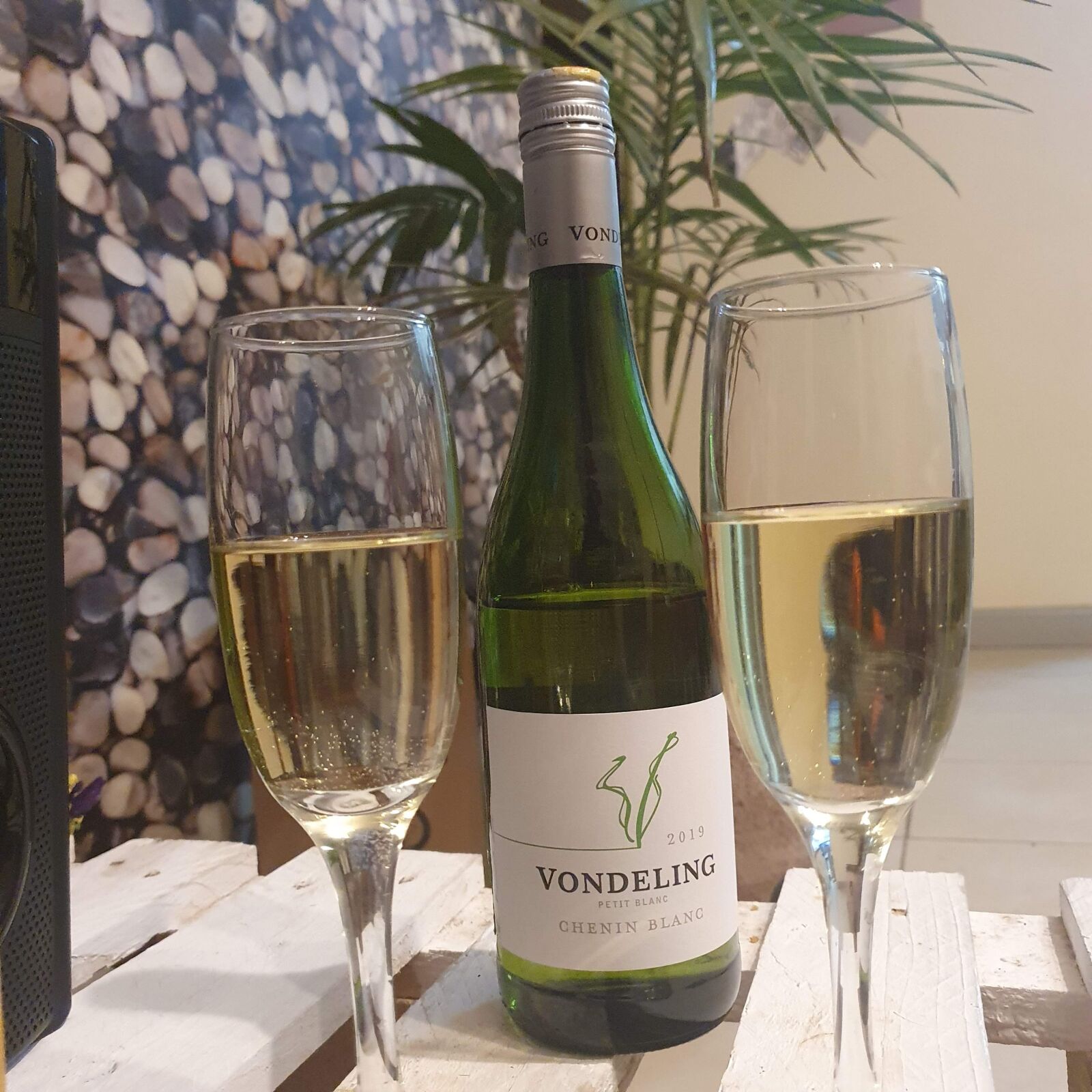 Samsung Galaxy S10 sample photo. Booze, wine, champagne photography