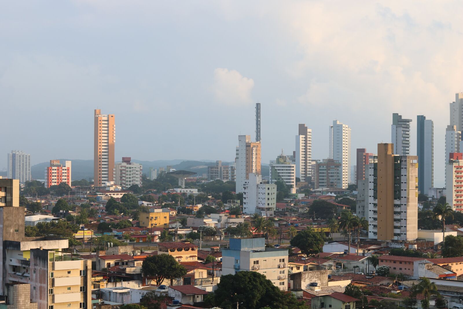 Canon EOS 750D (EOS Rebel T6i / EOS Kiss X8i) + Canon EF 50mm F1.8 STM sample photo. Skyline, natal, brazil photography