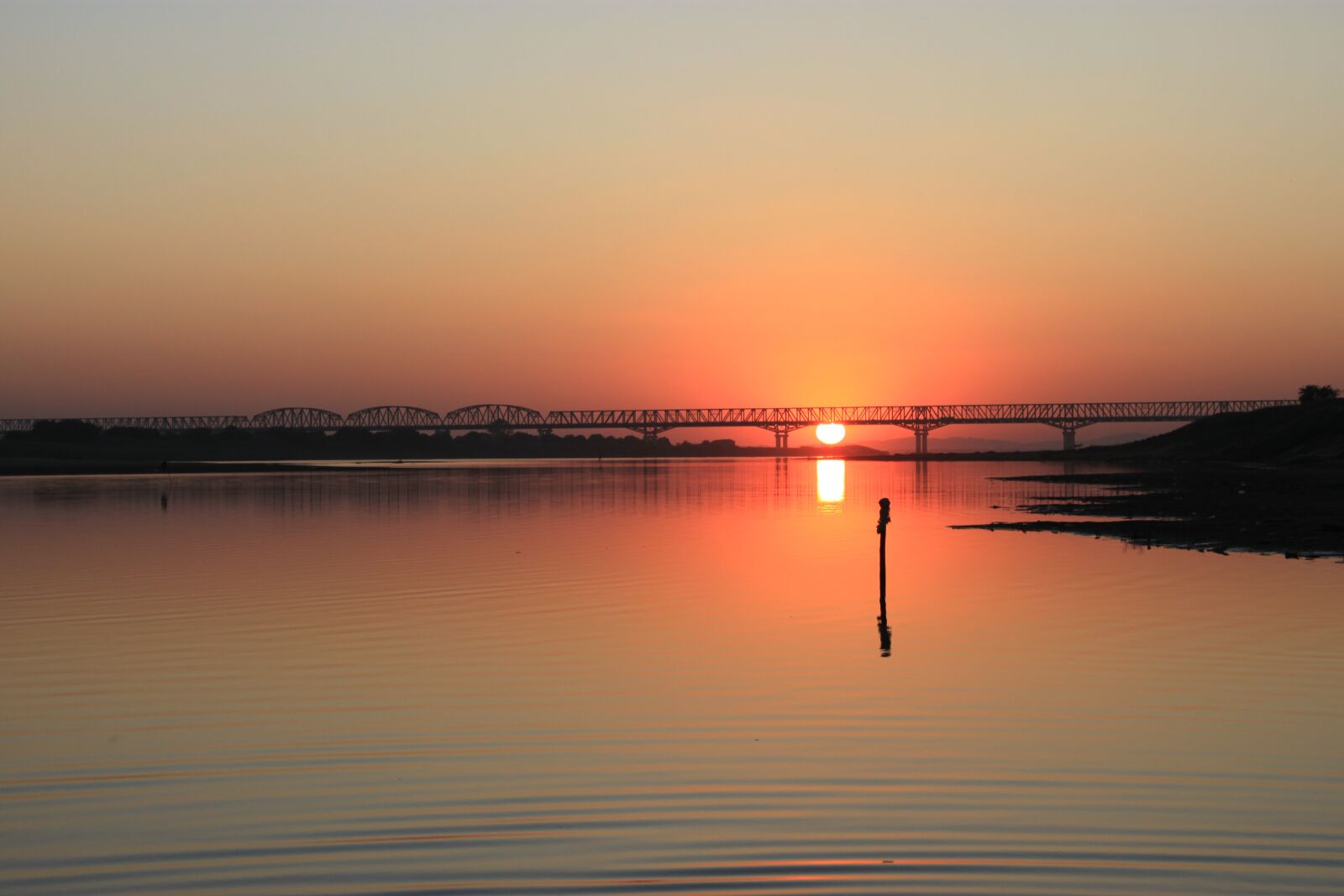 Canon EOS 500D (EOS Rebel T1i / EOS Kiss X3) sample photo. Sunset, river, landscape photography