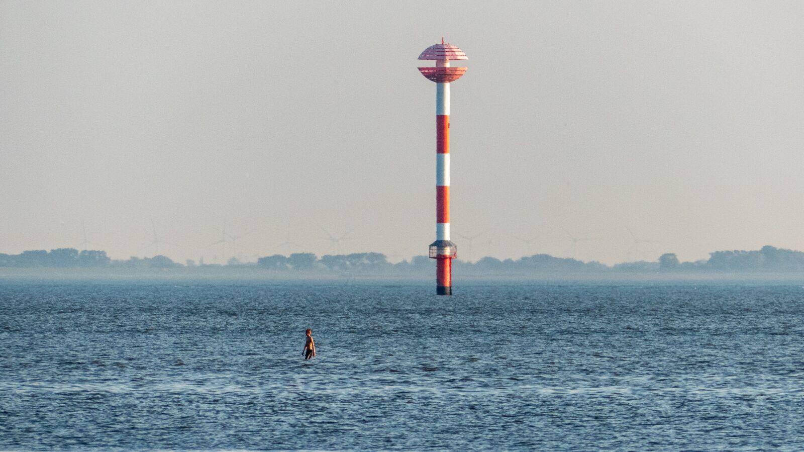 Panasonic Lumix DMC-FZ300 sample photo. Daymark, shipping, navigation photography