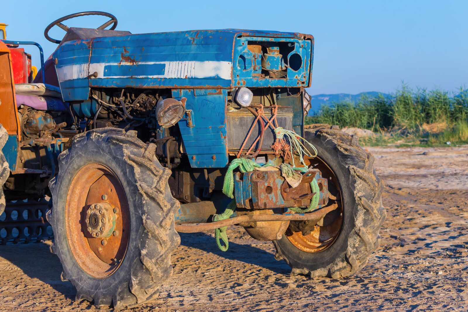 Canon EOS 700D (EOS Rebel T5i / EOS Kiss X7i) sample photo. Tractor, assembly, repair photography