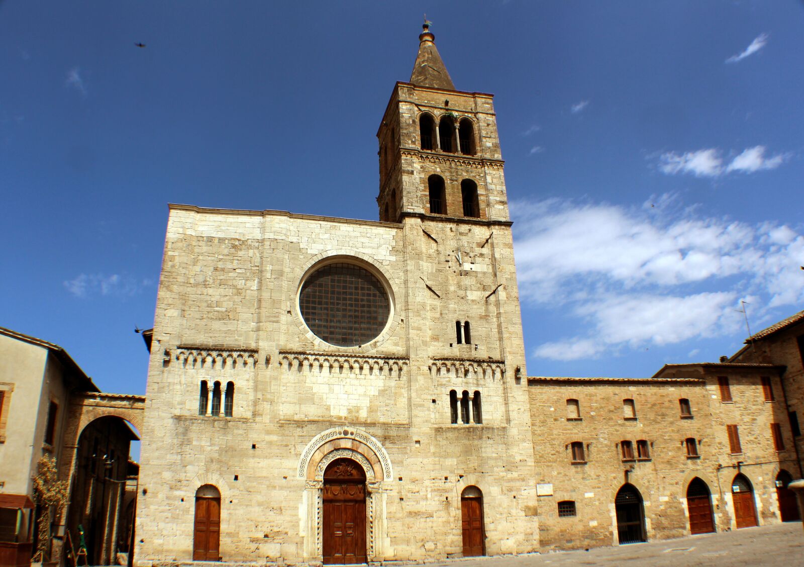 Canon EOS 1200D (EOS Rebel T5 / EOS Kiss X70 / EOS Hi) sample photo. Architecture, bevagna, umbria photography