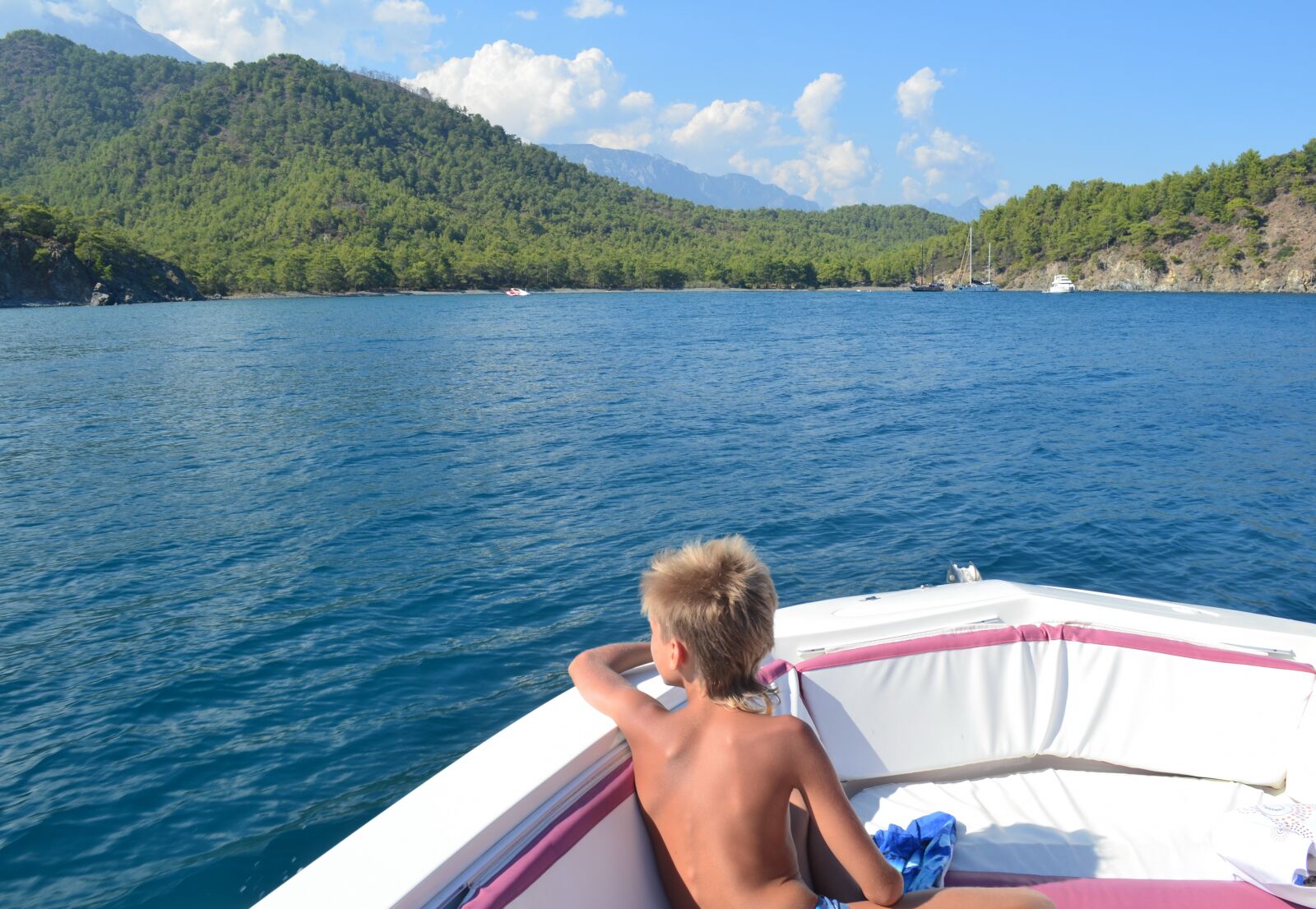 Nikon D5100 sample photo. Sea, mountains, boat photography