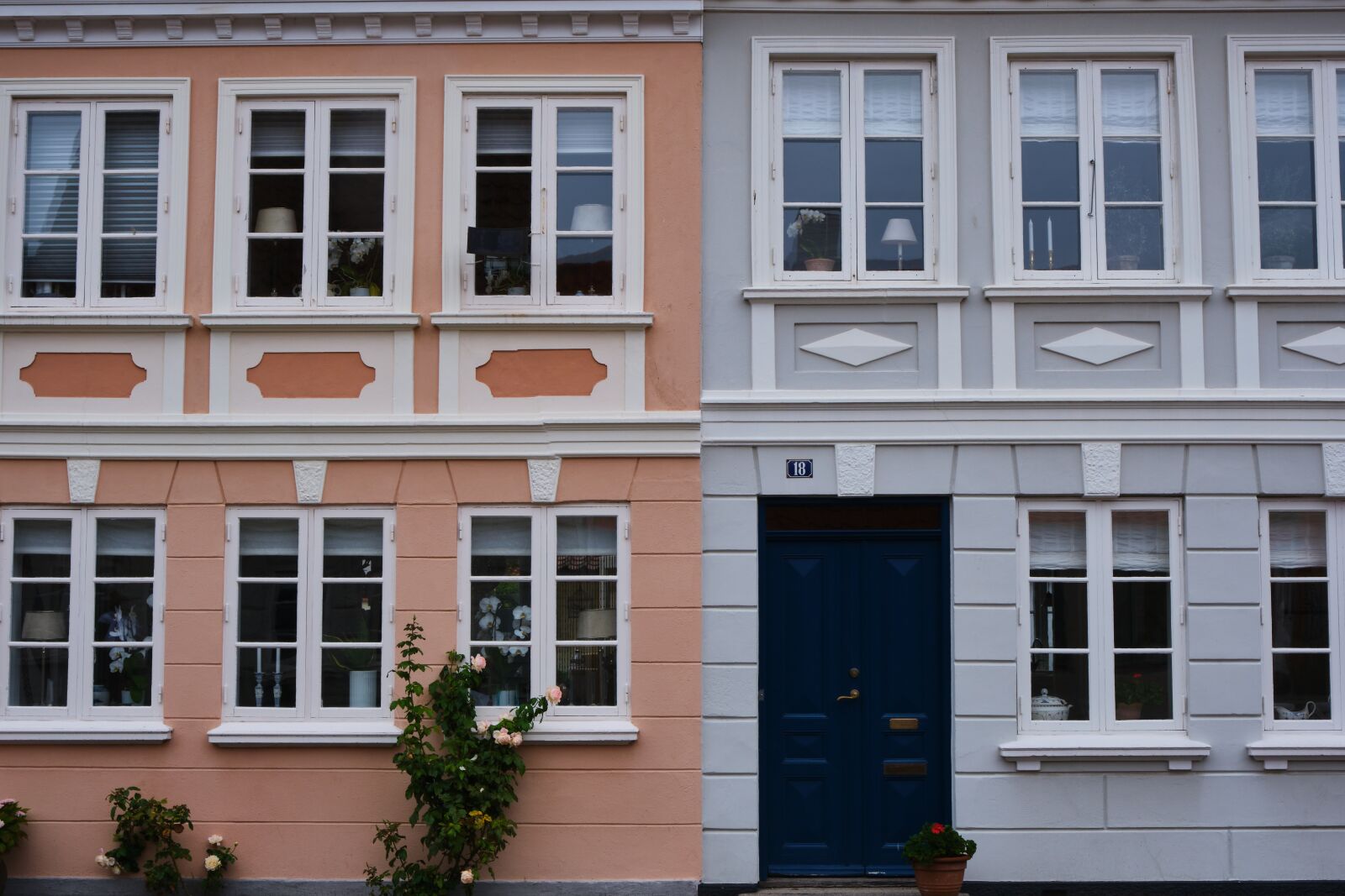 Fujifilm XF 18-55mm F2.8-4 R LM OIS sample photo. Houses, house, old photography