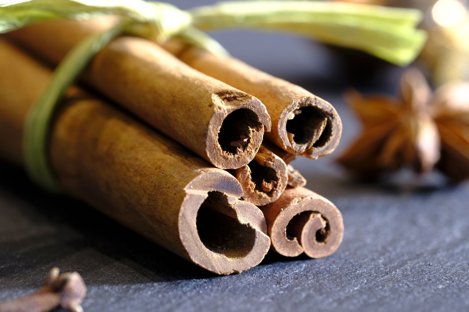 Fujifilm X-T2 + Fujifilm XF 80mm F2.8 R LM OIS WR Macro sample photo. Cinnamon, cinnamon stick, anise photography