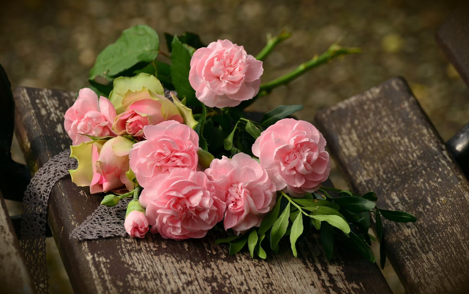 Nikon D5100 sample photo. Bouquet, cloves, roses photography