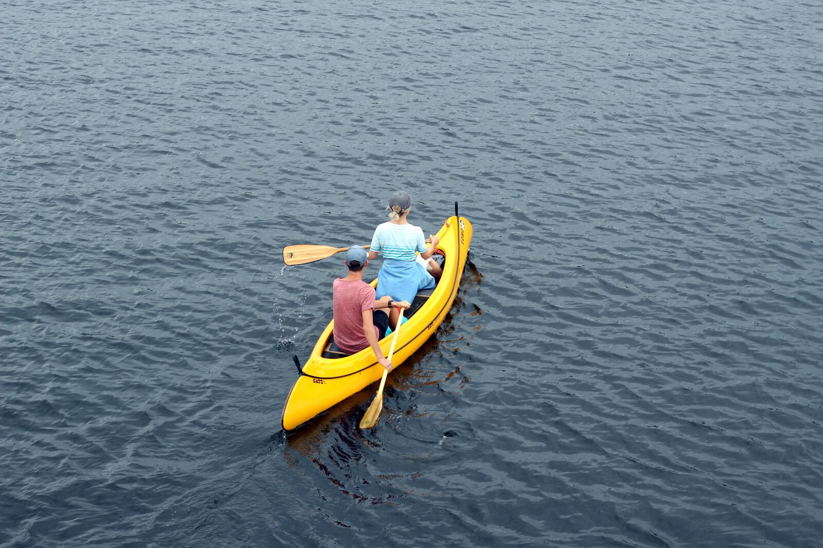 Canon EOS 600D (Rebel EOS T3i / EOS Kiss X5) + Canon EF 50mm F1.8 STM sample photo. Lake, kayak, paddle photography