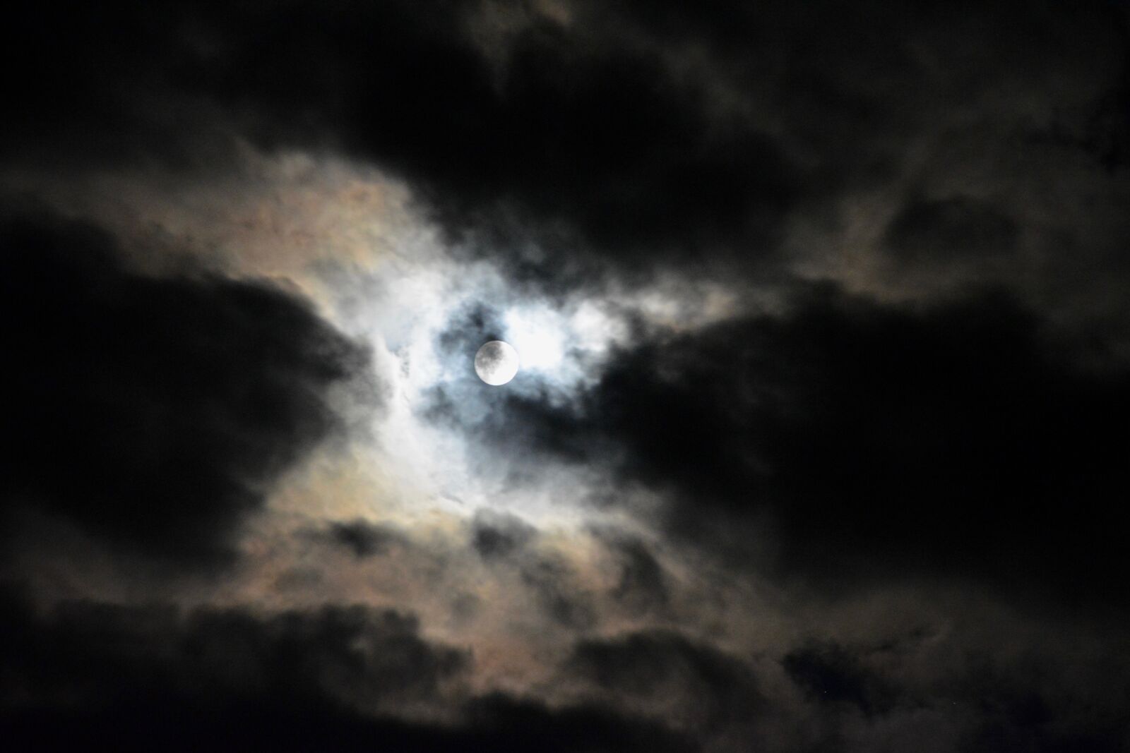 Nikon D5200 sample photo. Moon, night black, full photography