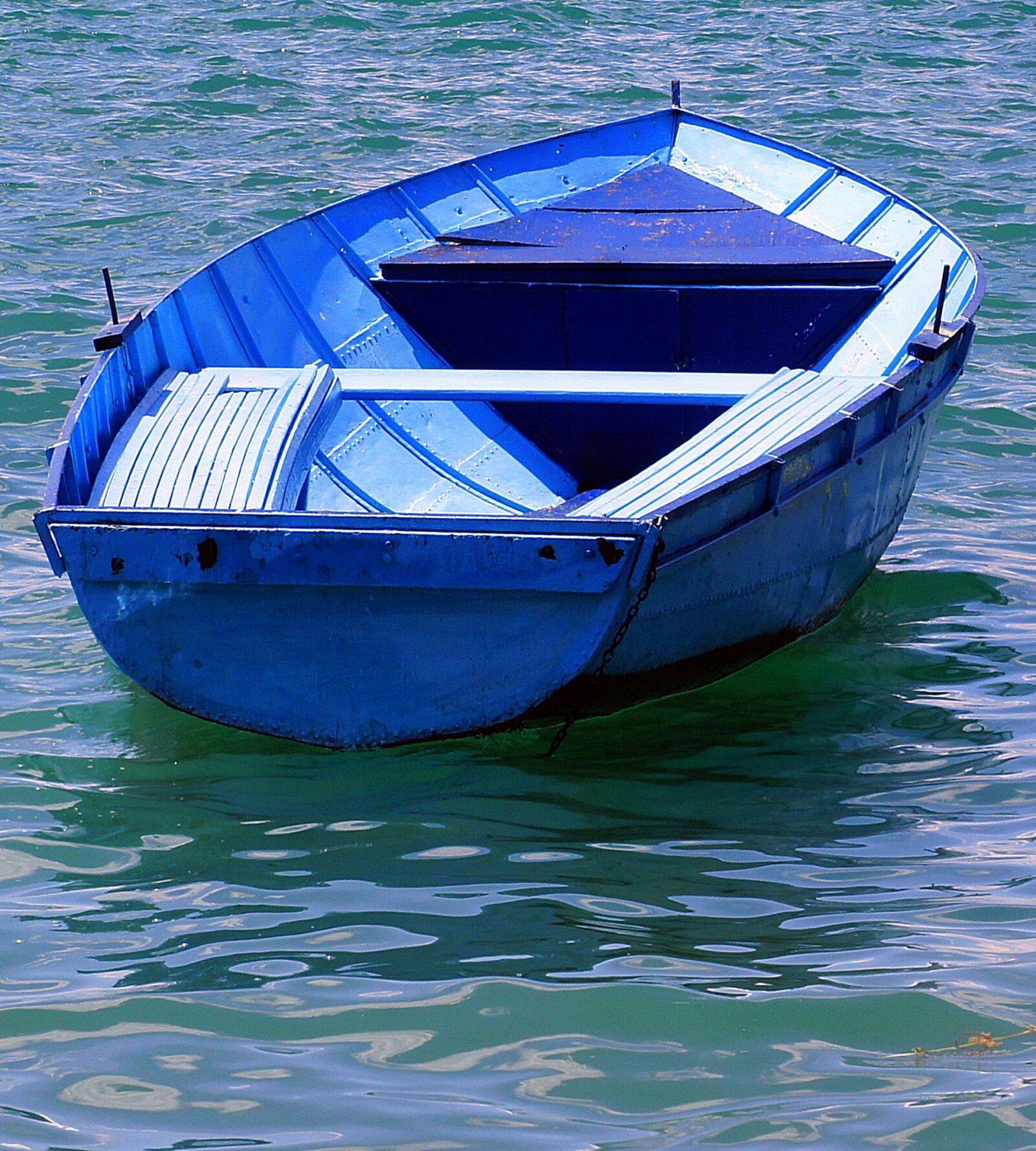 Sony Alpha NEX-3 + Sony E 18-55mm F3.5-5.6 OSS sample photo. Boat, blue, pleasure photography