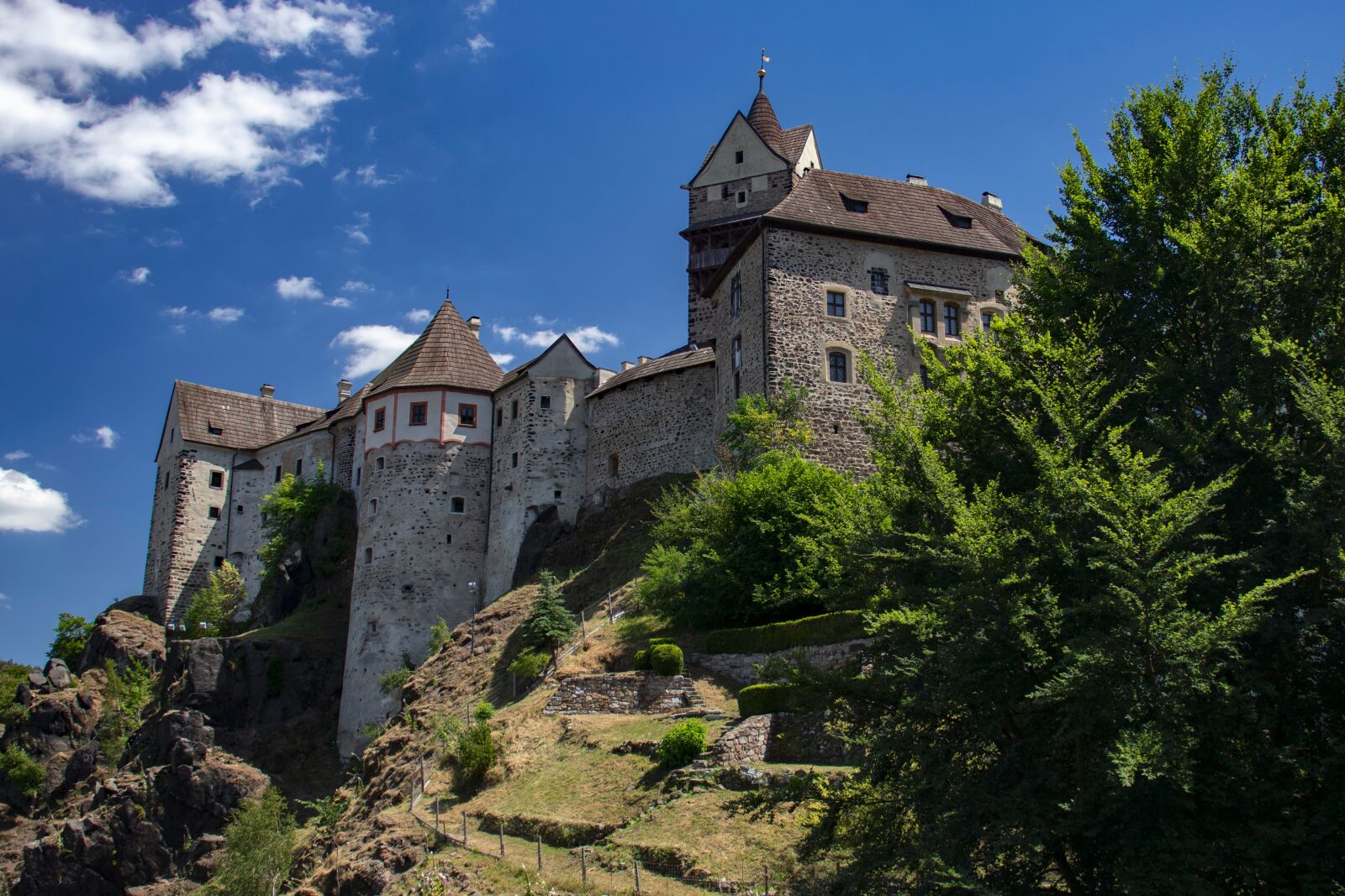 Canon EF-S 18-55mm F4-5.6 IS STM sample photo. Castle, hiking, tourism photography