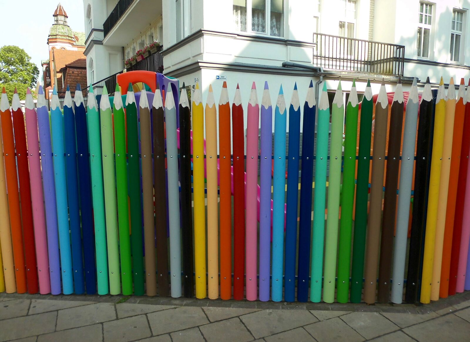 MEDION MD86824 sample photo. Colour pencils, fence, limit photography
