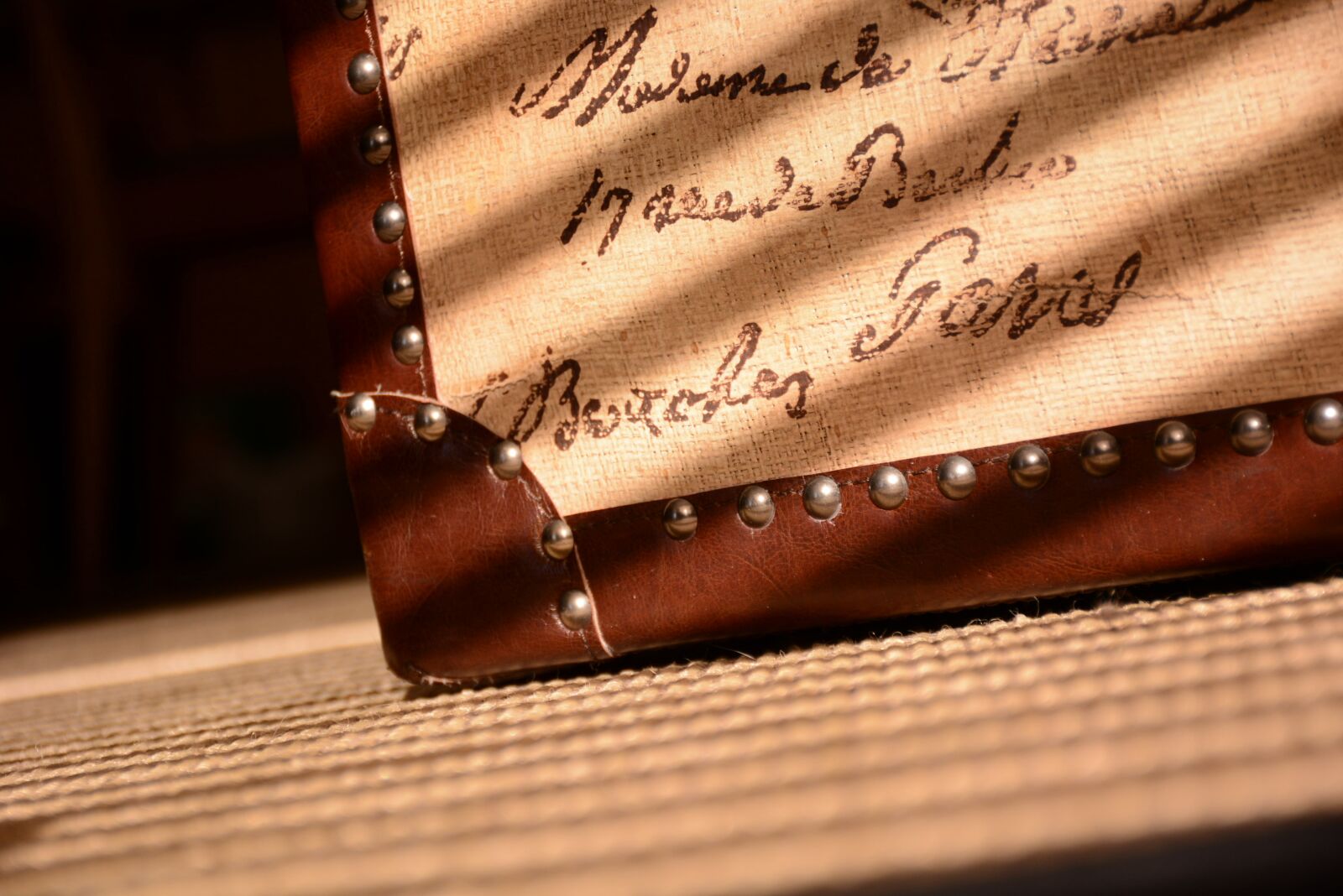 Nikon D7100 sample photo. Old, leading lines, box photography
