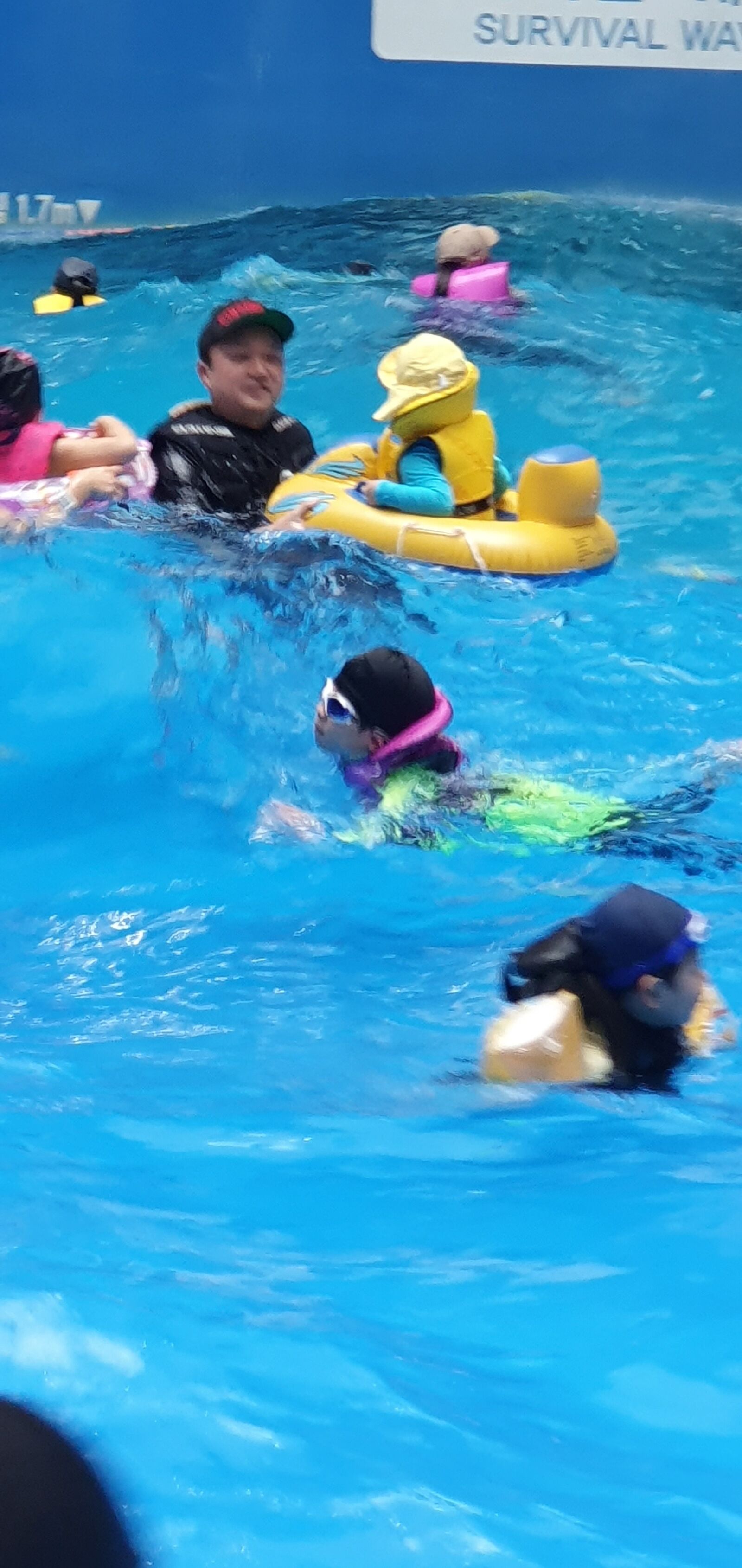 Samsung Galaxy S10 sample photo. Swimming pool, indoor swimming photography
