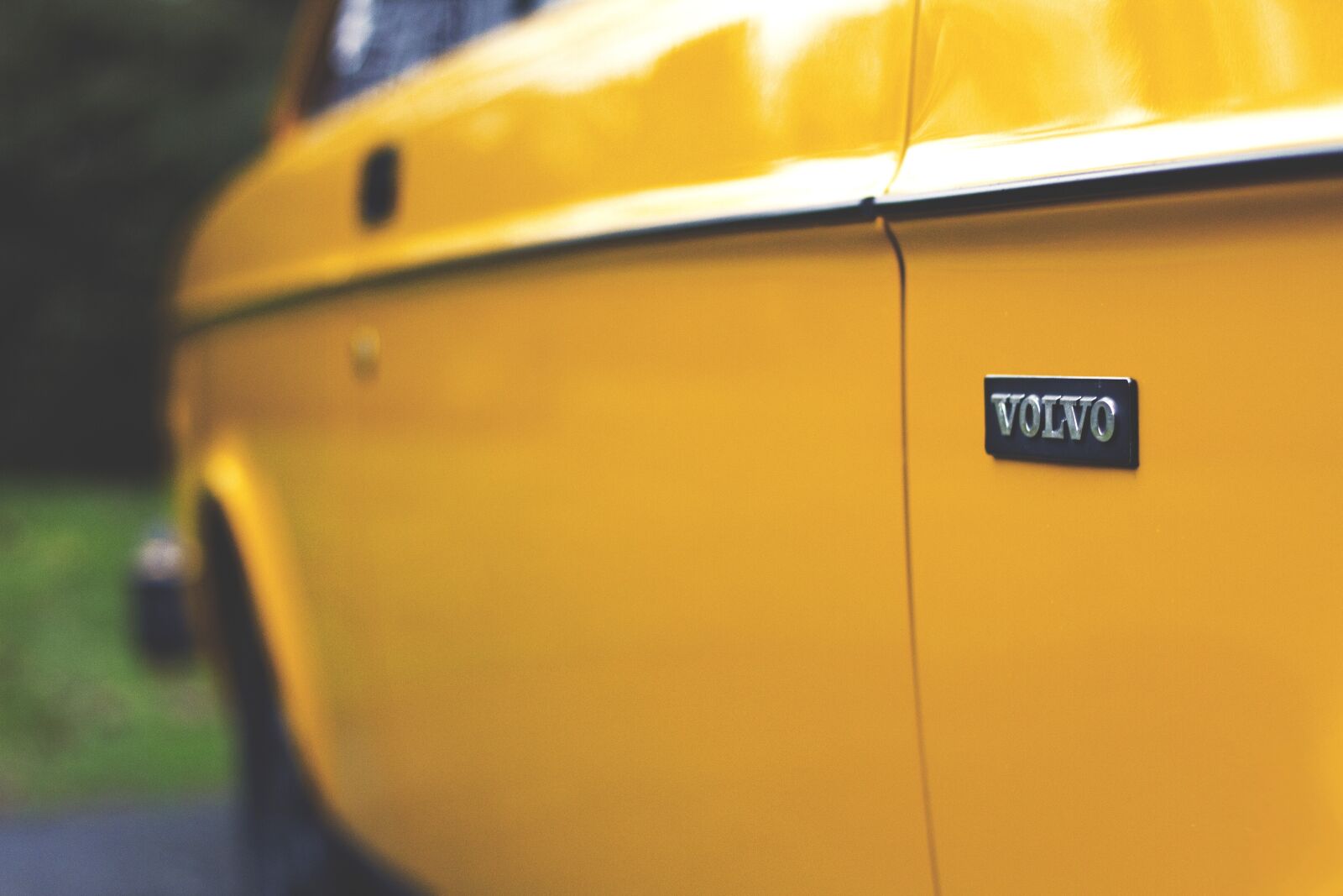 Canon EOS 7D sample photo. Blur, car, color photography