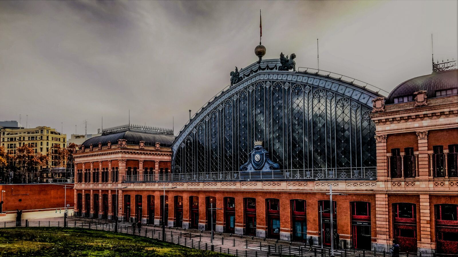 OnePlus 5T sample photo. Station, railway, madrid photography