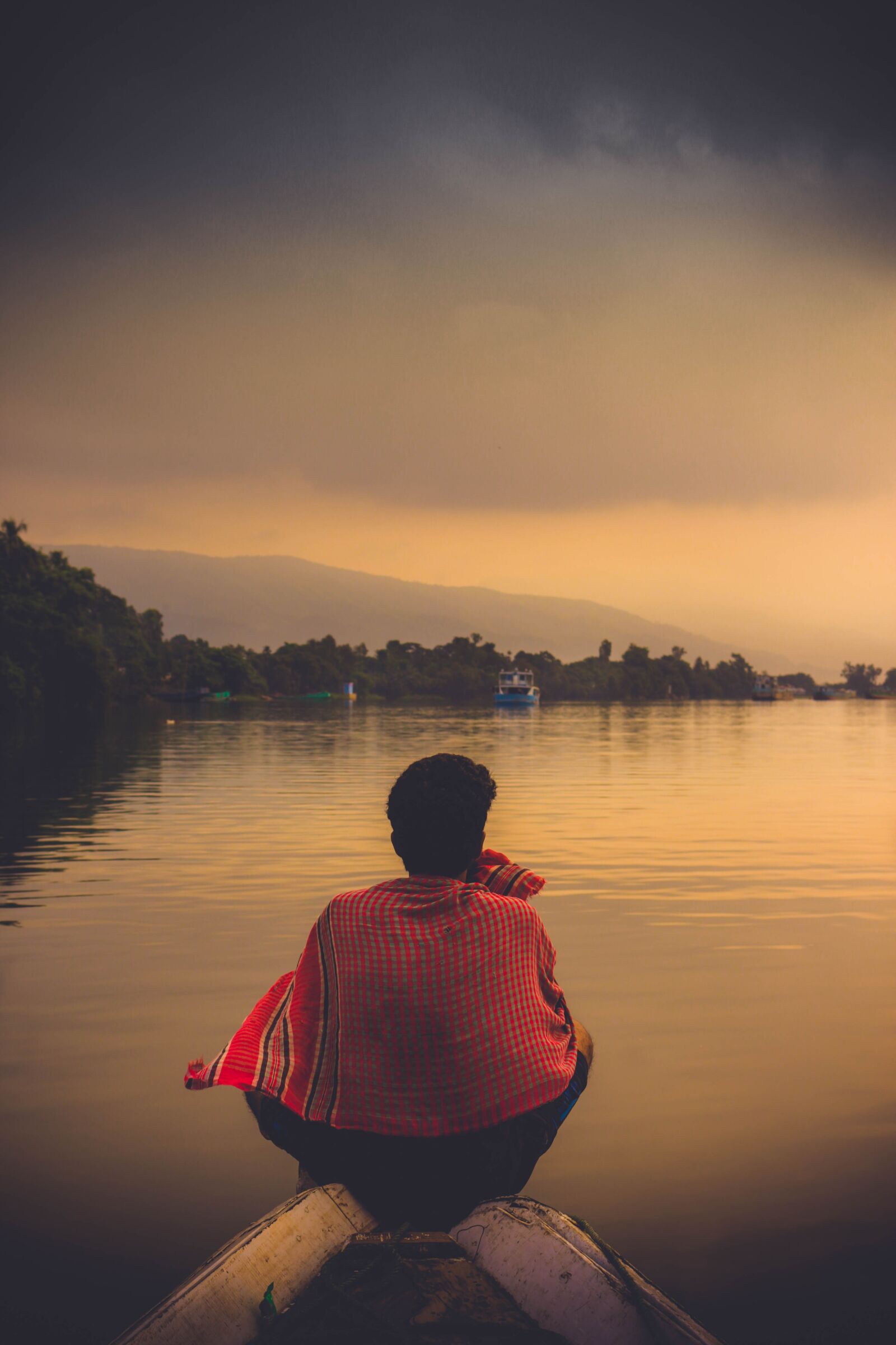 Canon EOS 700D (EOS Rebel T5i / EOS Kiss X7i) sample photo. Boy, alone, sad photography