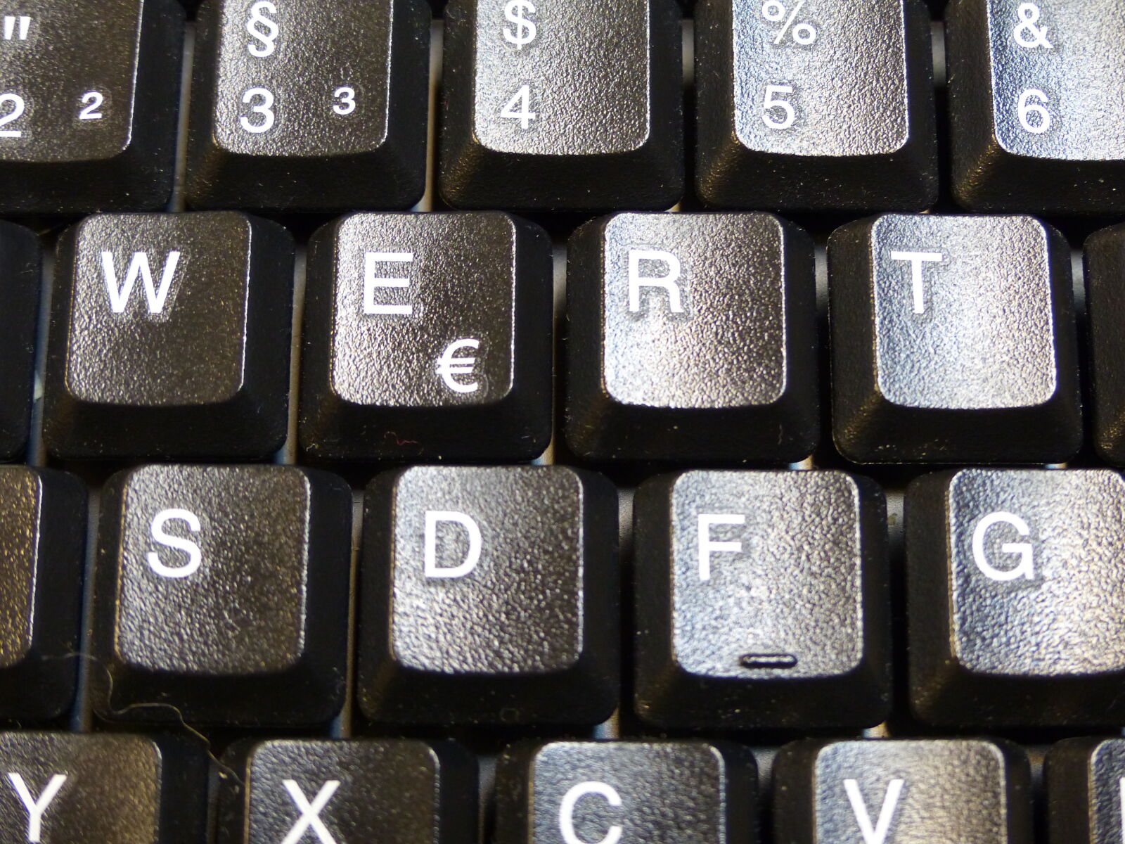 Panasonic Lumix DMC-FZ200 sample photo. Keyboard photography
