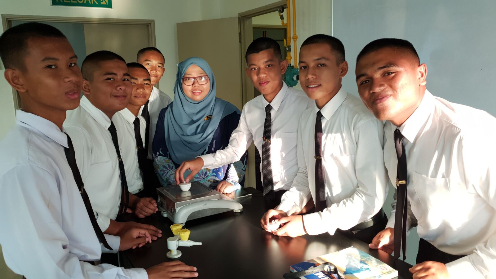 Samsung Galaxy Note9 sample photo. Boy, teacher, love photography