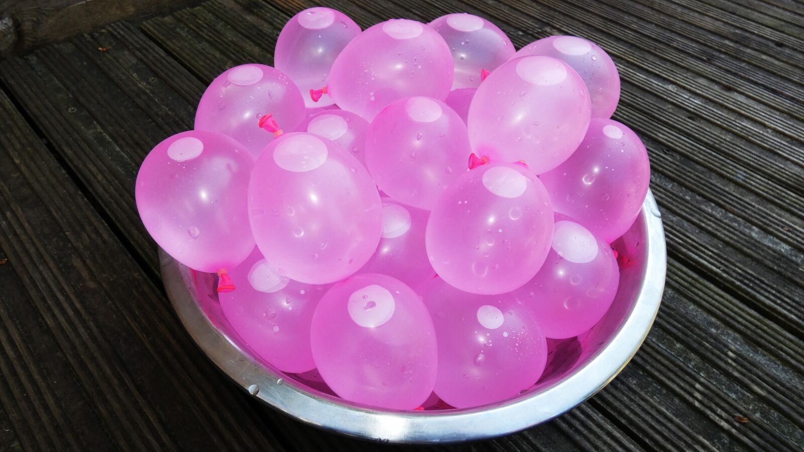 Panasonic Lumix DC-FZ80 (Lumix DC-FZ82) sample photo. Water balloons, bunch of photography