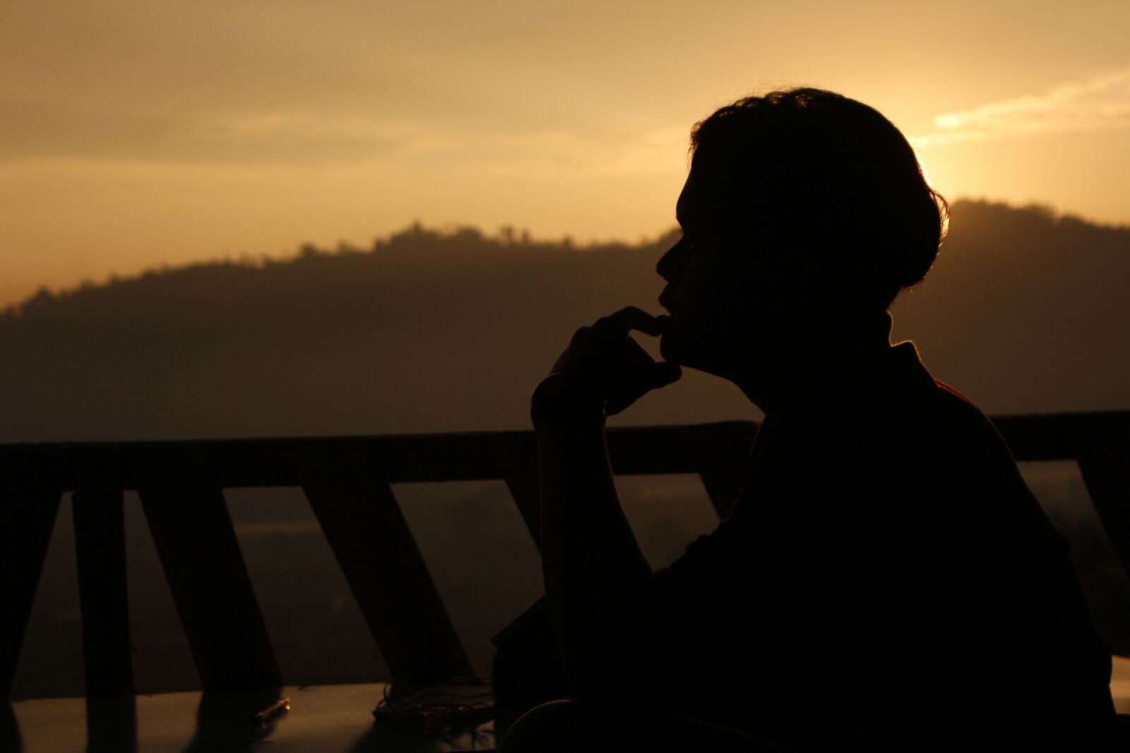 Canon EOS 700D (EOS Rebel T5i / EOS Kiss X7i) sample photo. Sunset, people, backlit photography