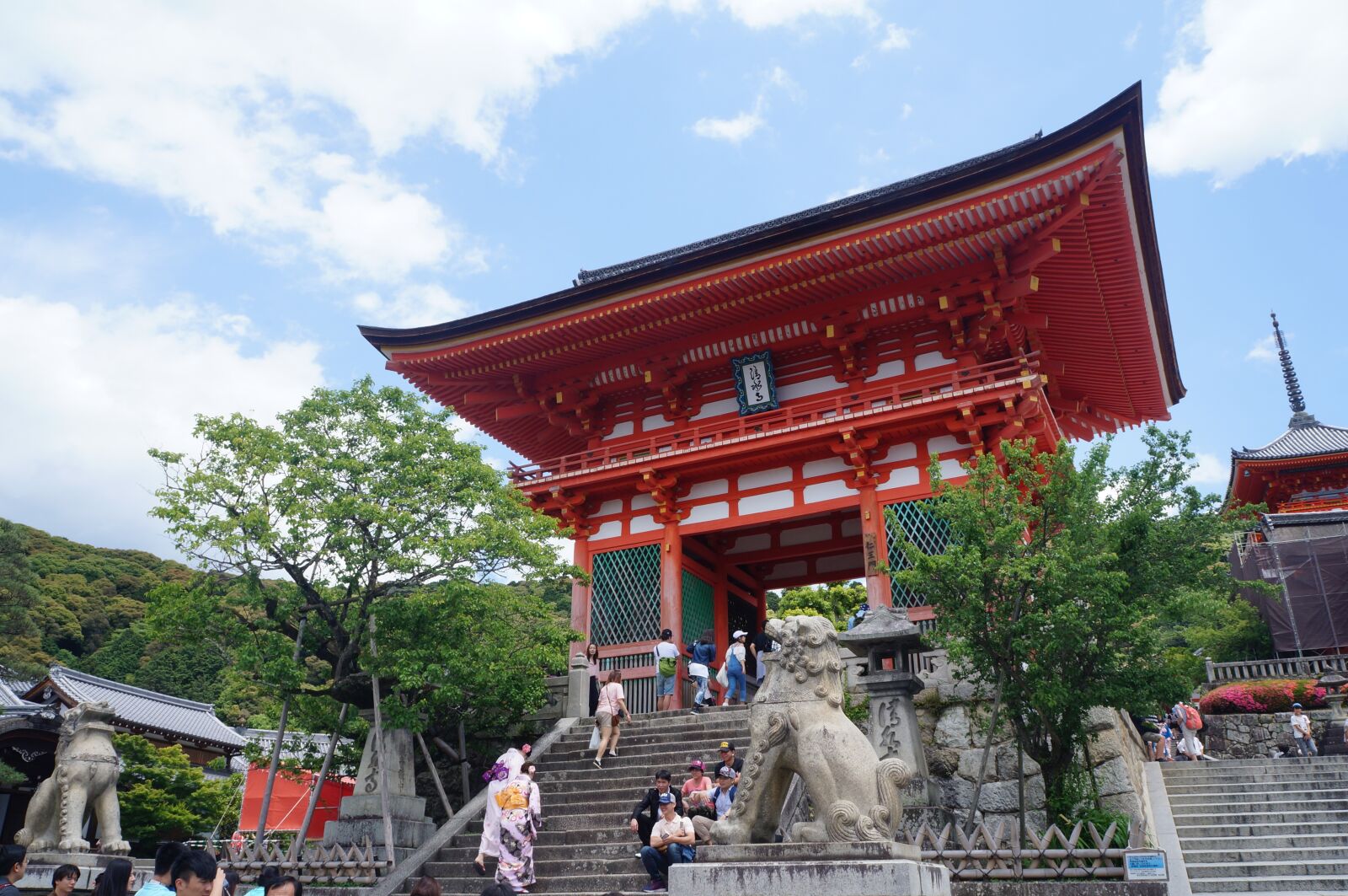 Sony Alpha NEX-F3 + Sony E 18-55mm F3.5-5.6 OSS sample photo. Kyoto, sightseeing, temple photography