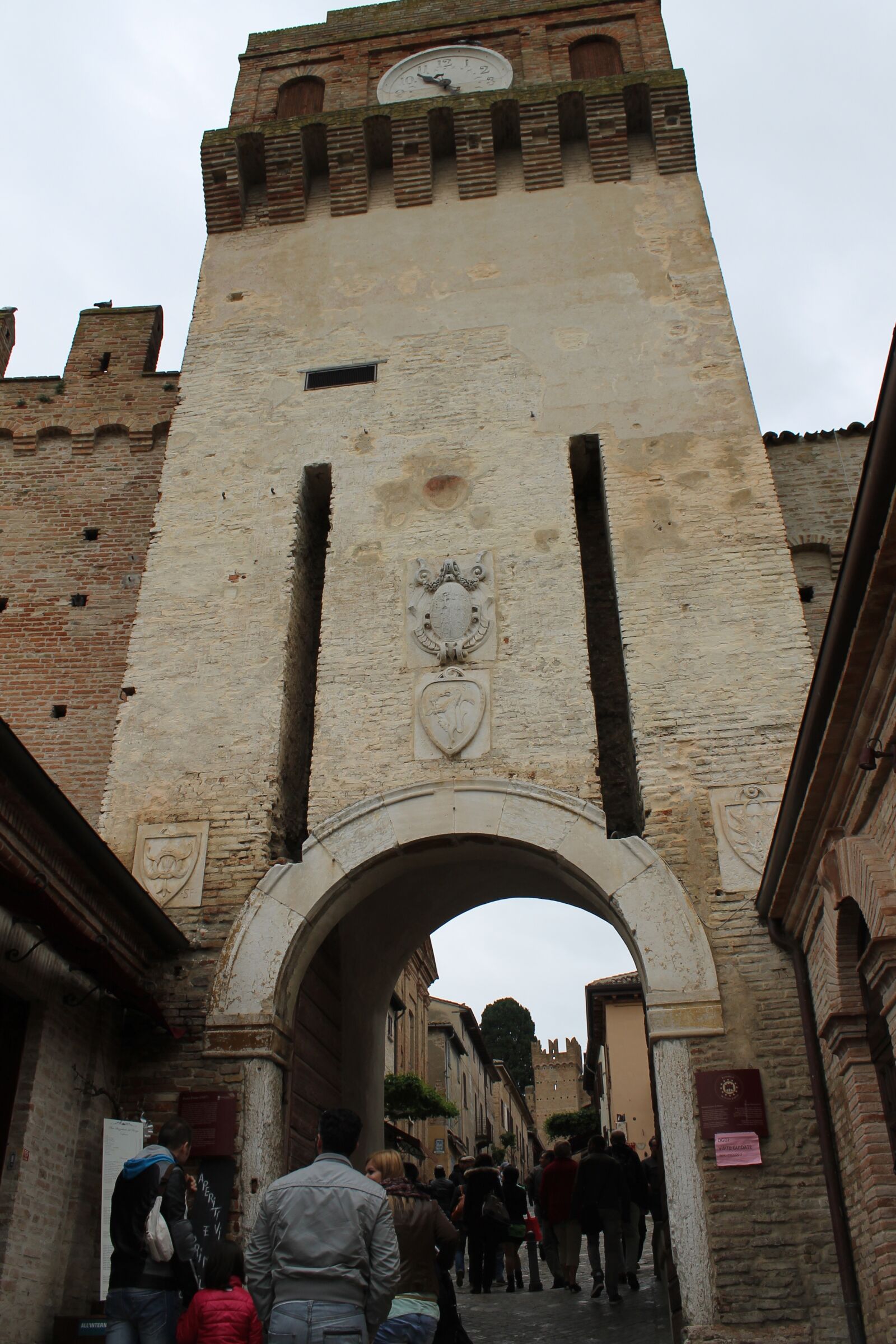Canon EOS 1100D (EOS Rebel T3 / EOS Kiss X50) sample photo. Gradara, torre, castle photography