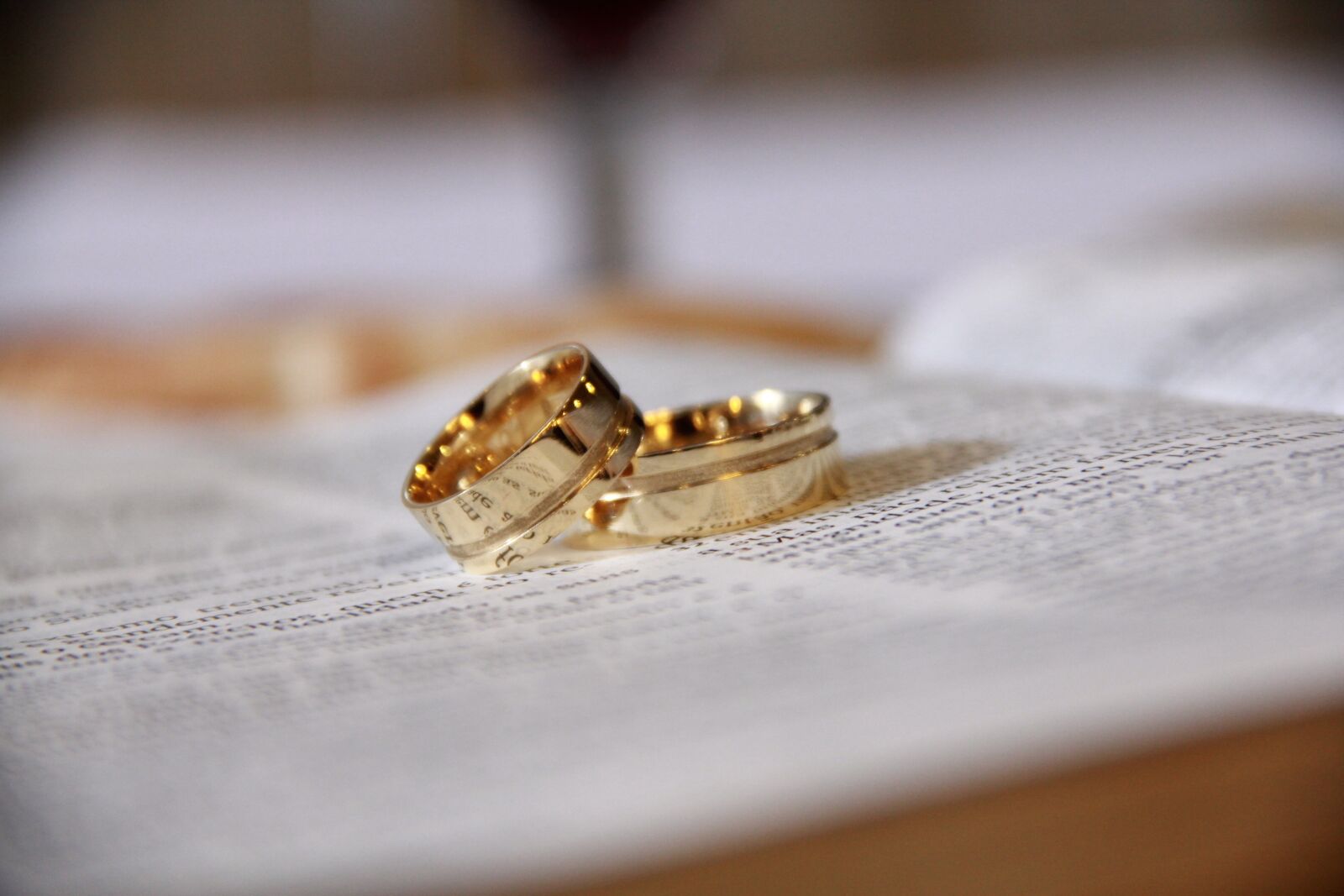 Canon EF-S 18-135mm F3.5-5.6 IS sample photo. Alliances, bible, marriage photography