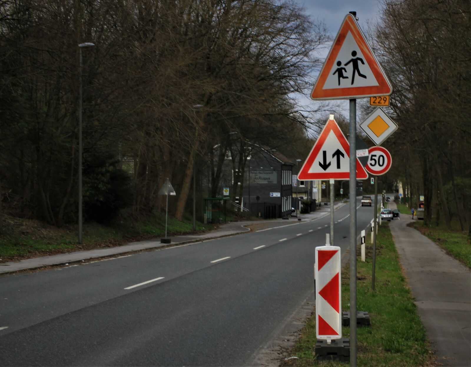 Canon EOS 7D sample photo. Signs, traffic signs, keeps photography