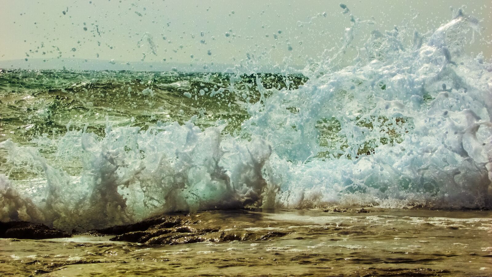Canon PowerShot SX400 IS sample photo. Wave, smashing, foam photography