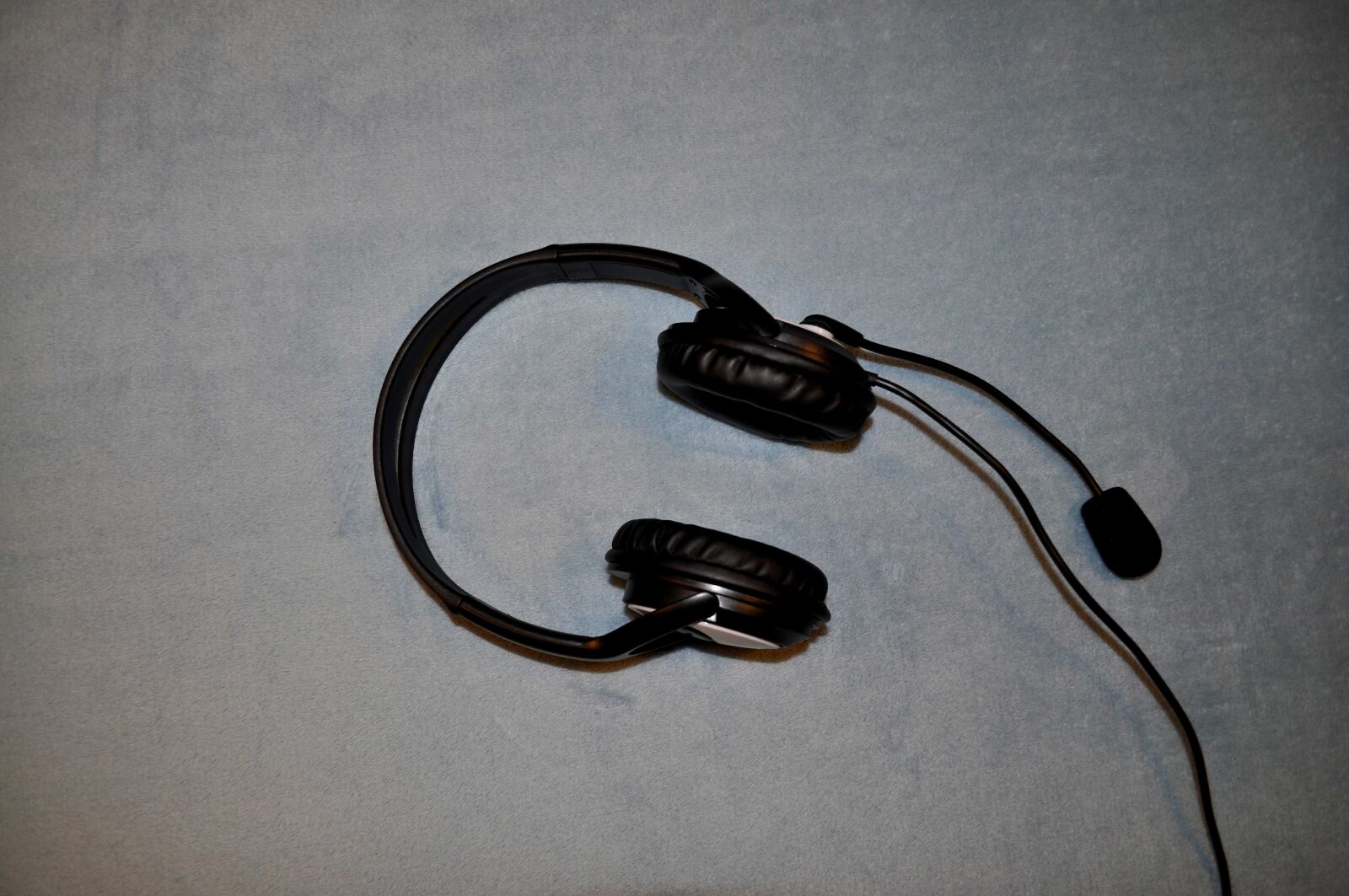Nikon D5000 sample photo. Headset, microphone, music photography