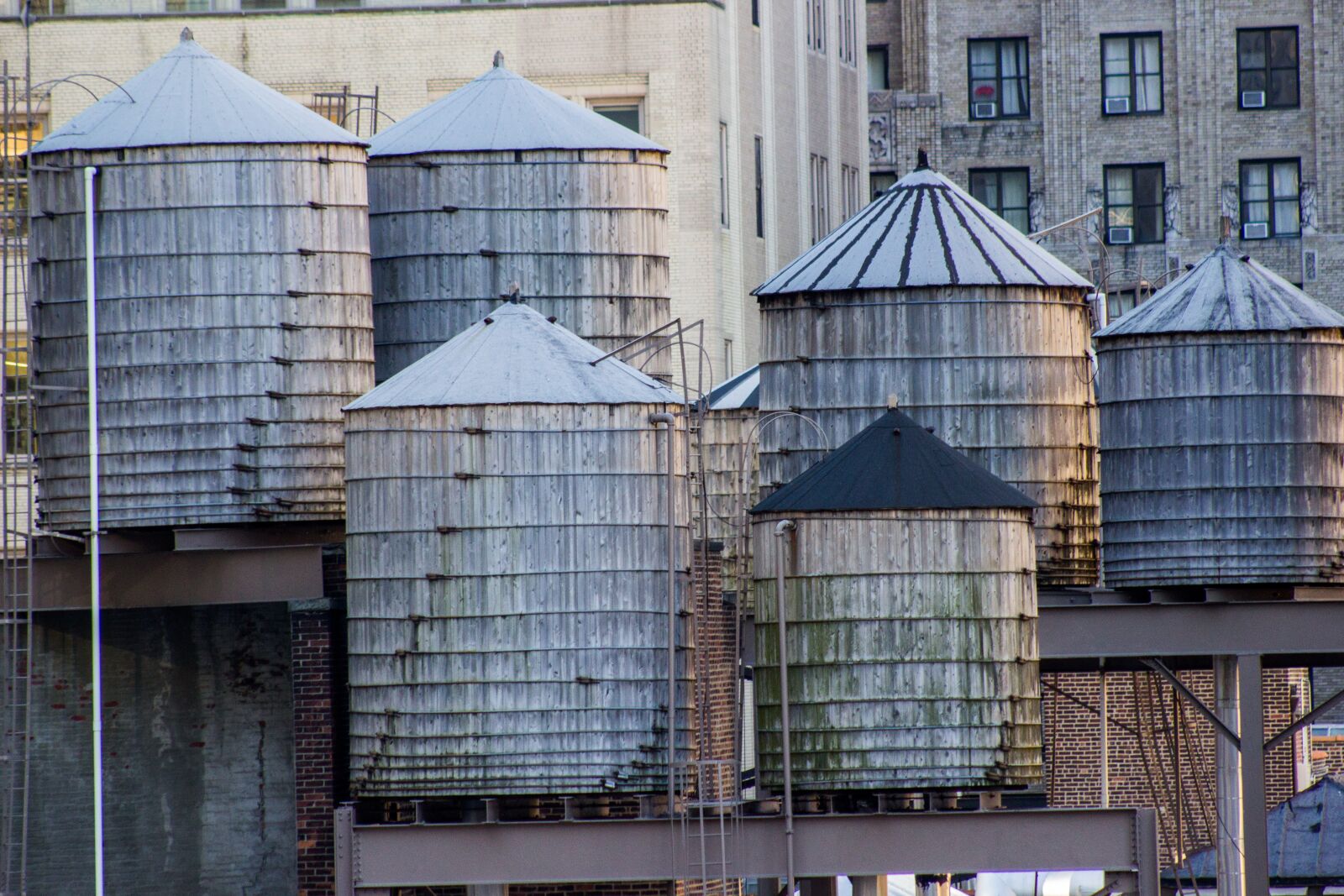 Canon EOS 600D (Rebel EOS T3i / EOS Kiss X5) sample photo. Water tank, new york photography