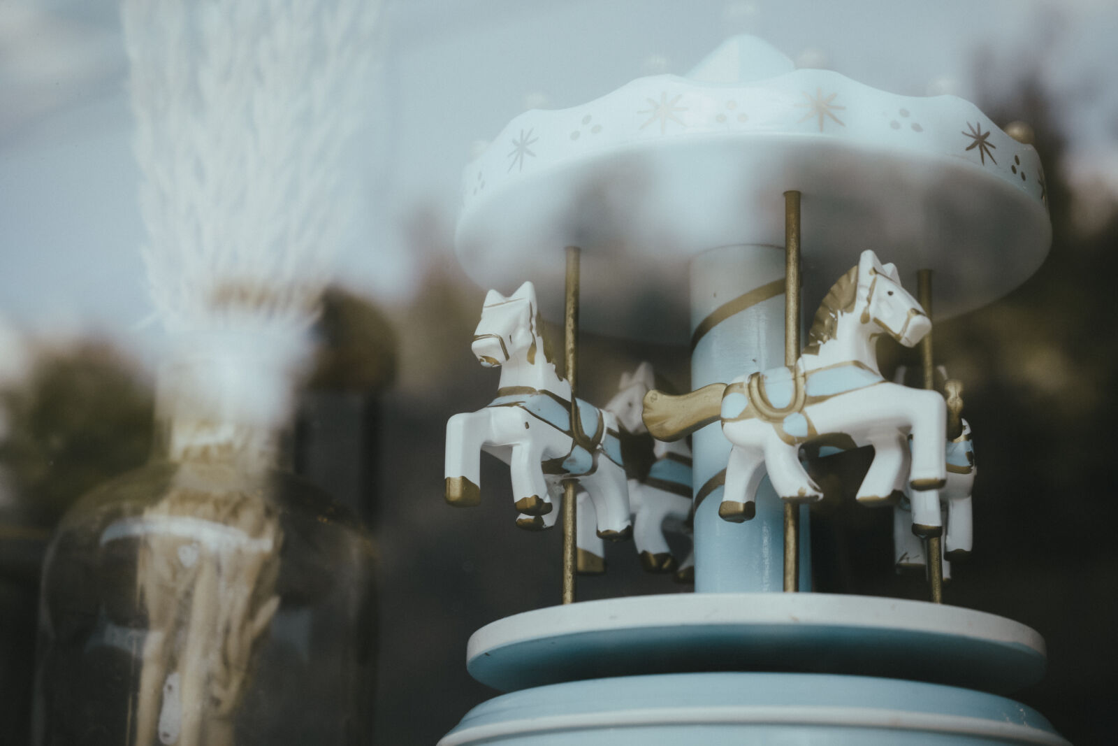 Fujifilm X-A2 + Fujifilm XC 16-50mm F3.5-5.6 OIS II sample photo. Art, blur, carousel, classic photography